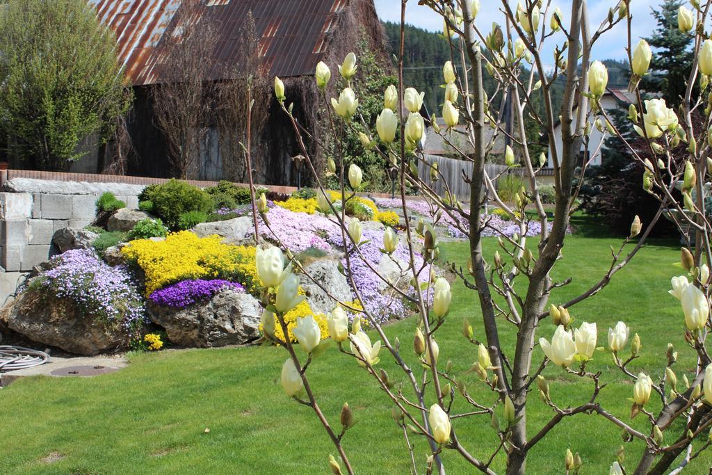 Penzion Lucs Heľpa Exterior foto